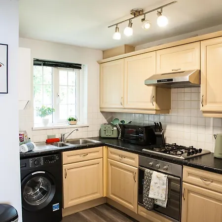 Stylish Quaint Home Hosted By Esongrace Stays In Stoke-On-Trent - Perfect For Families - Contractors - Holiday Makers - Emergency Housing - Professionals Exterior photo