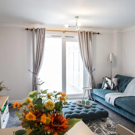 Stylish Quaint Home Hosted By Esongrace Stays In Stoke-On-Trent - Perfect For Families - Contractors - Holiday Makers - Emergency Housing - Professionals Exterior photo