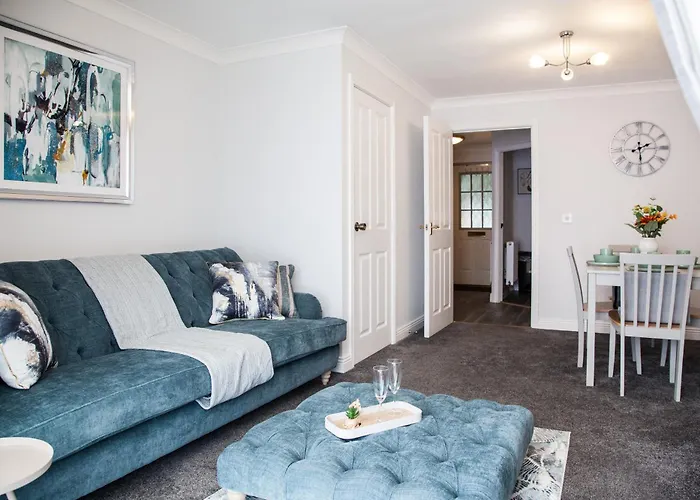 Stylish Quaint Home Hosted By Esongrace Stays In Stoke-On-Trent - Perfect For Families - Contractors - Holiday Makers - Emergency Housing - Professionals