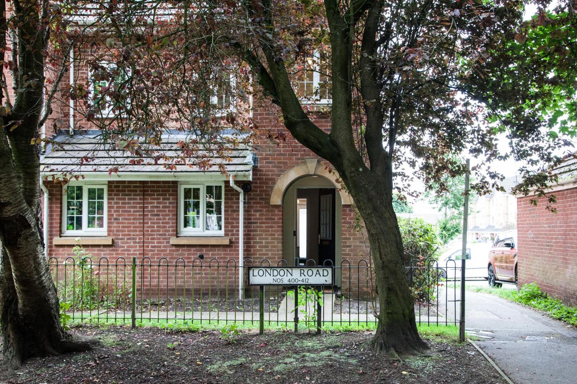 Stylish Quaint Hosted By Esongrace In - Perfect For Families - Contractors - Makers - Emergency Housing - Professionals Stoke-on-Trent