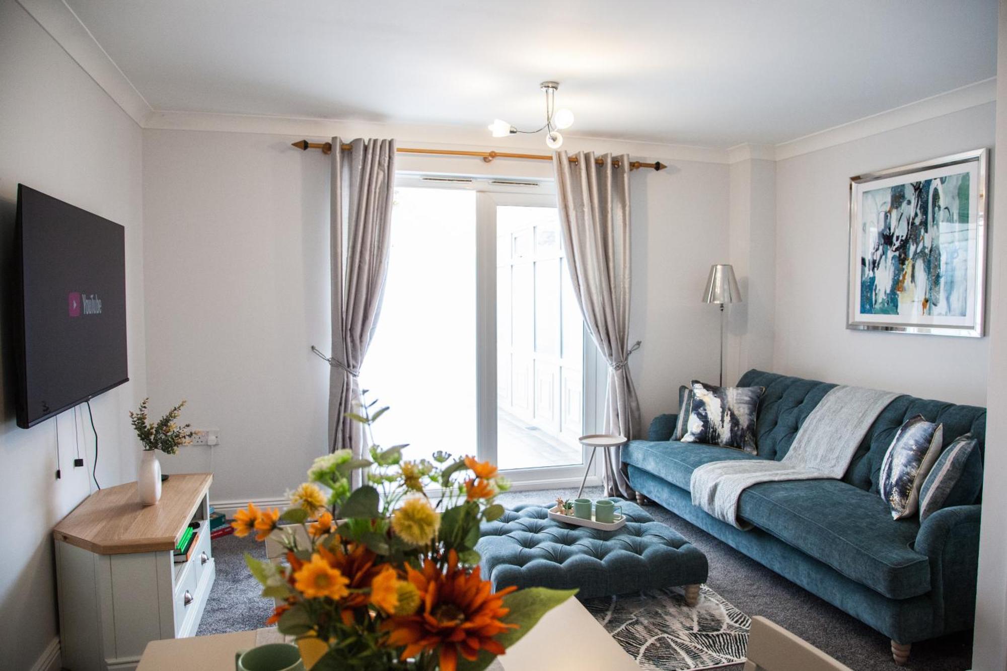Stylish Quaint Hosted By Esongrace In - Perfect For Families - Contractors - Makers - Emergency Housing - Professionals Holiday home Stoke-on-Trent