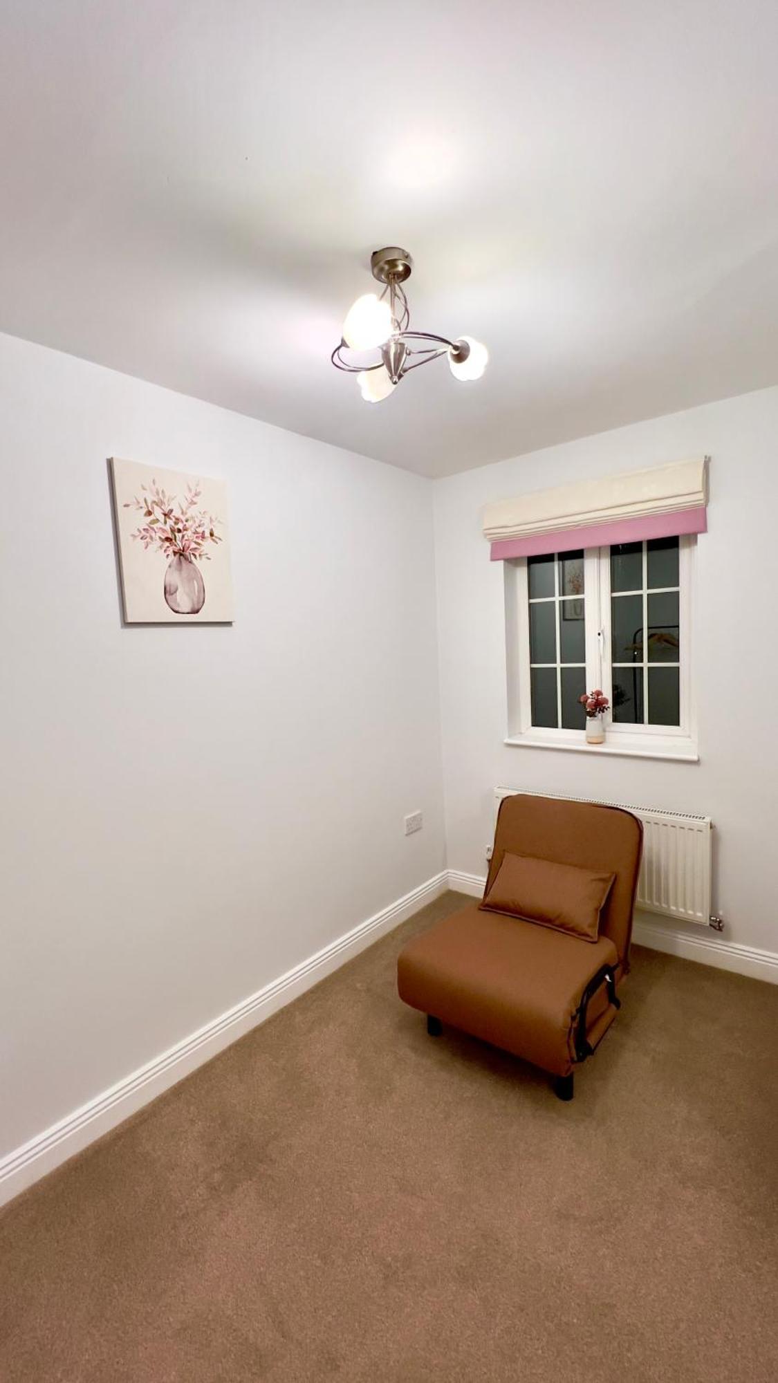 Stylish Quaint Hosted By Esongrace In - Perfect For Families - Contractors - Makers - Emergency Housing - Professionals * Stoke-on-Trent